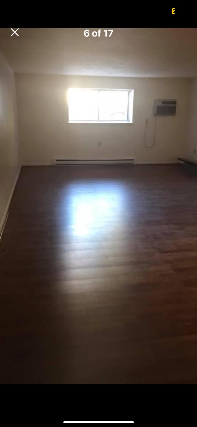 Building Photo - 400 Glendale Rd