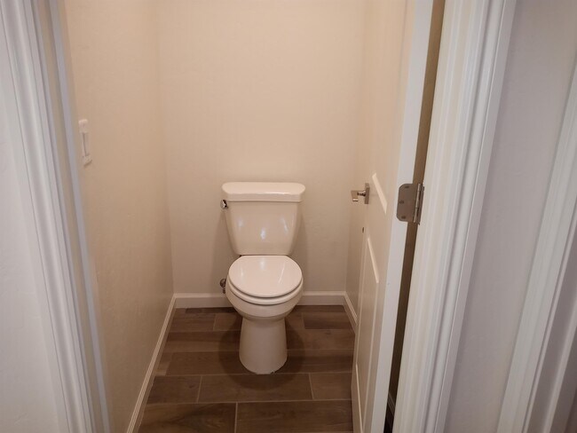 Building Photo - 1945 Kelly Ln