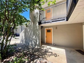 Building Photo - 935 La Posada Dr