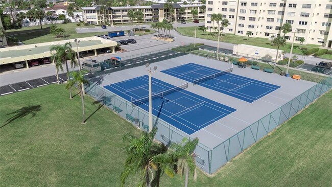 Building Photo - 4775 Cove Cir