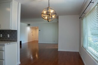 Building Photo - 4521 Colbath Ave