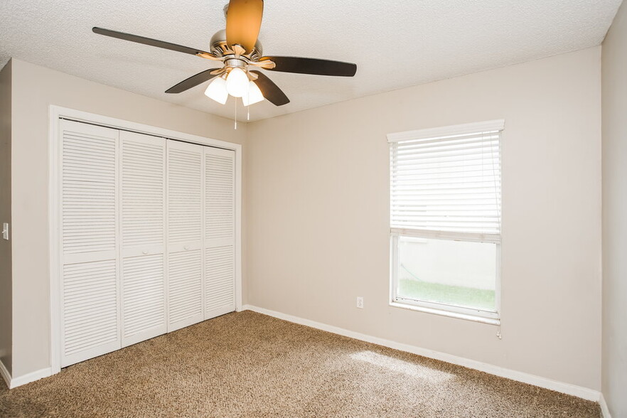 Building Photo - 2909 Starmount Dr