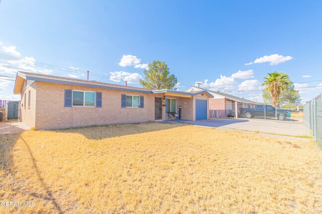 Building Photo - 451 Borrett St