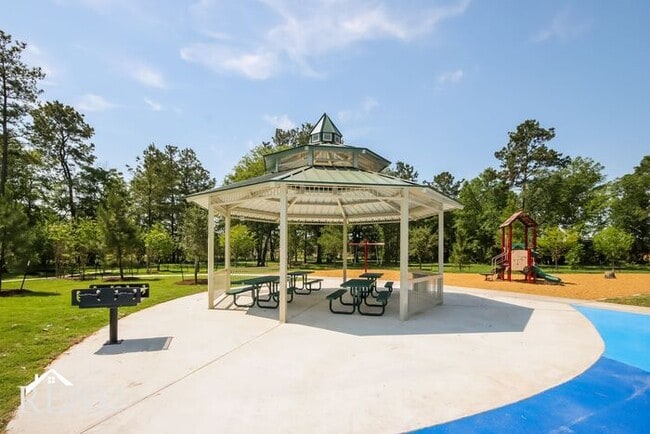 Building Photo - 10421 Sweetwater Creek Dr