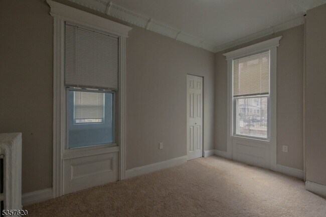 Building Photo - 257 S 8th St