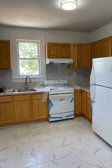 Building Photo - 22-18 124th St