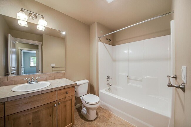 Building Photo - 20469 Brentwood Ave