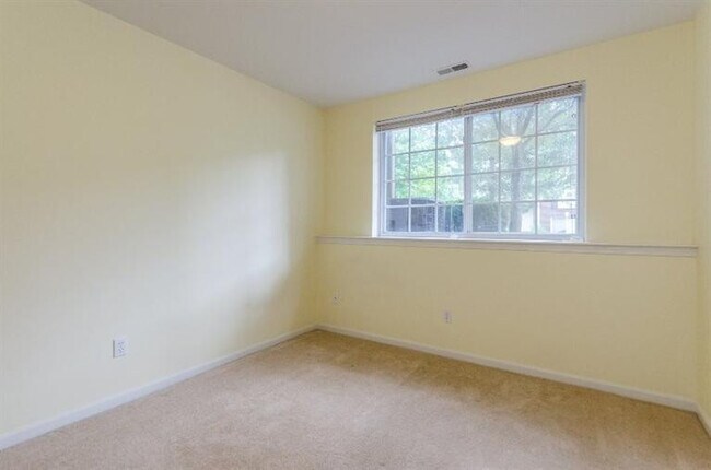 Building Photo - 3099 Promenade Cir