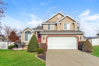 Building Photo - Comfortable 4 bed, 3 bath Family Home With...