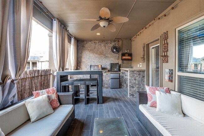 Building Photo - 5707 Headquarters Dr