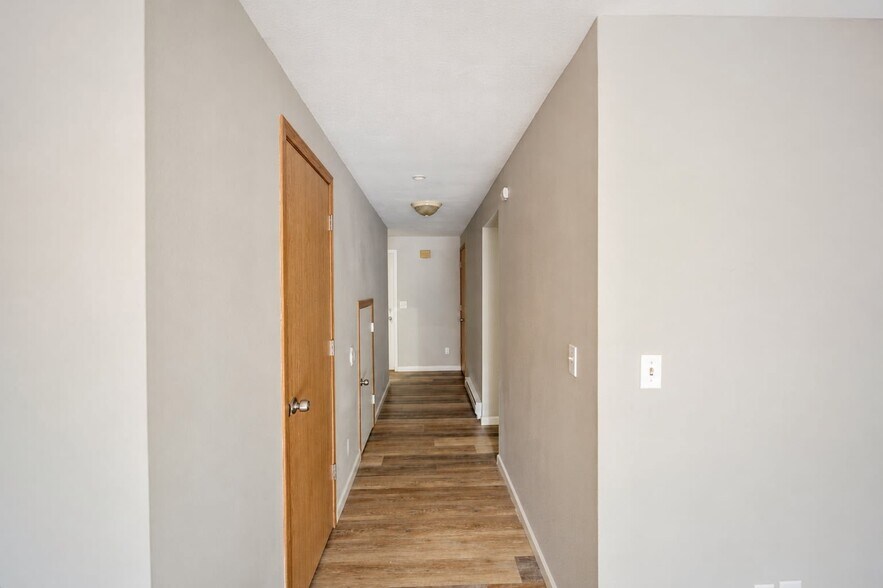 Building Photo - 4827 S 56th St