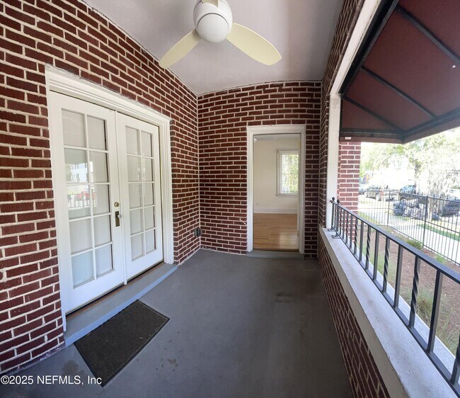 Building Photo - 1310 N Laura St