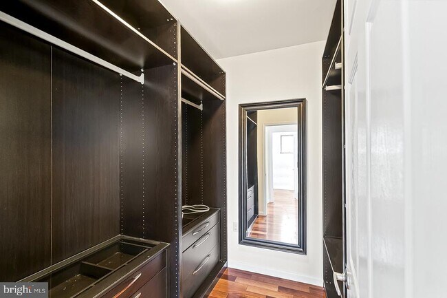 Building Photo - 10009 Sinnott Ct