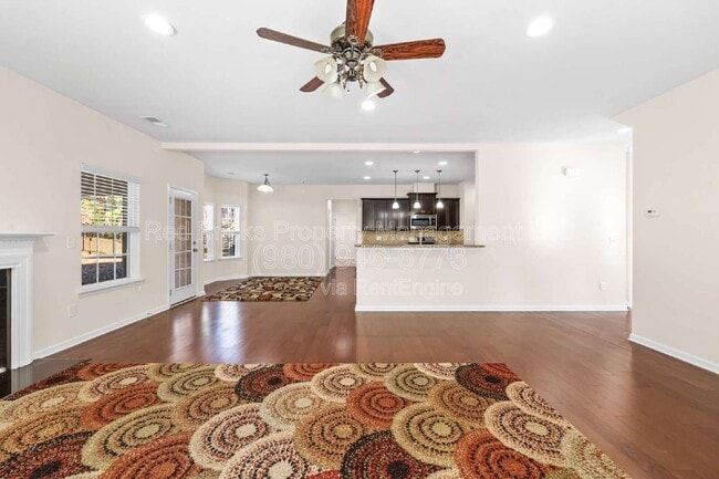 Building Photo - 4860 Pepper Dr