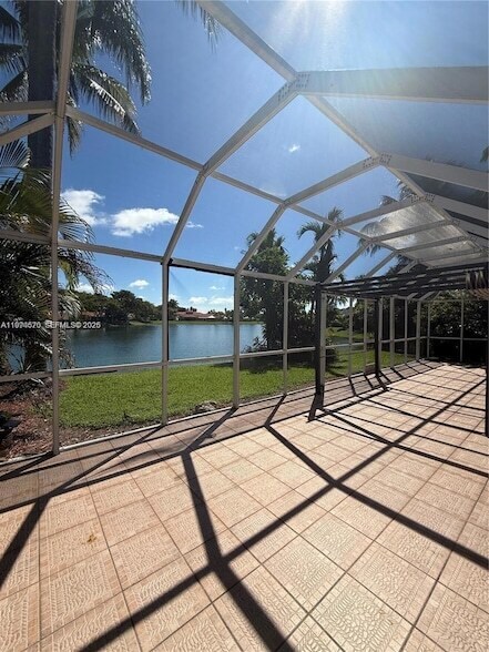 Building Photo - 665 SE 25th Ln