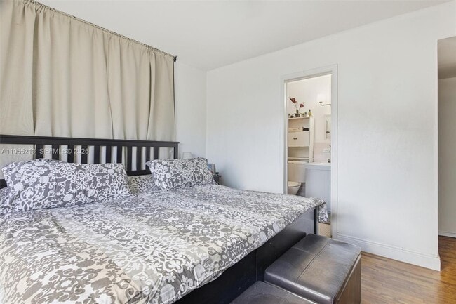 Building Photo - 104 SW 40th Ave