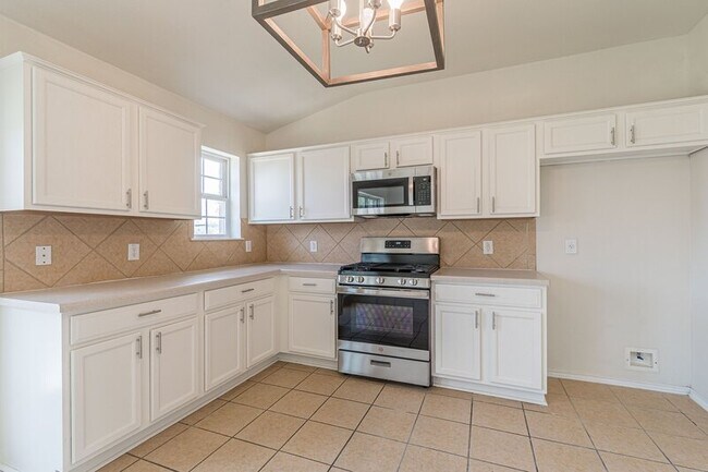 Building Photo - 13803 Laramie Hill