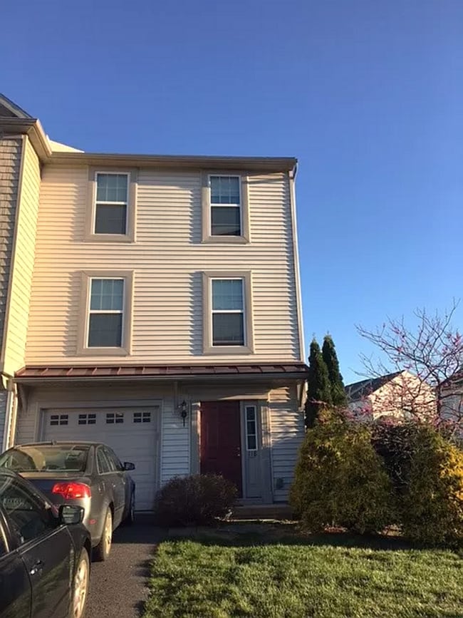 Building Photo - Amberleigh Townhome