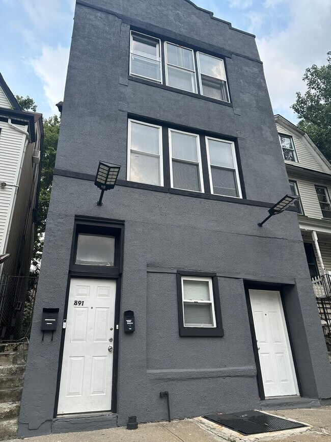 Building Photo - 891 Broadway