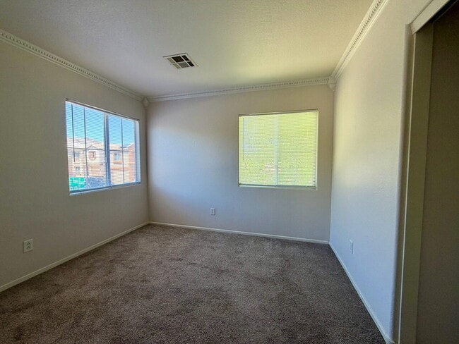 Building Photo - GATED 3 BED 2.5 BATH 1 CAR GARAGE SINGLE FAMILY HOME WITH COMMUNITY POOL