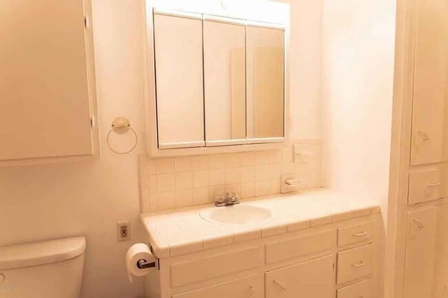 Building Photo - FOR RENT in LAFAYETTE!