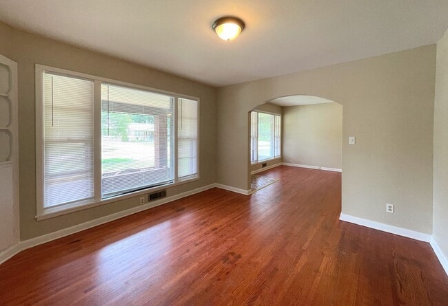 Building Photo - Updated Brick 3-Bedroom