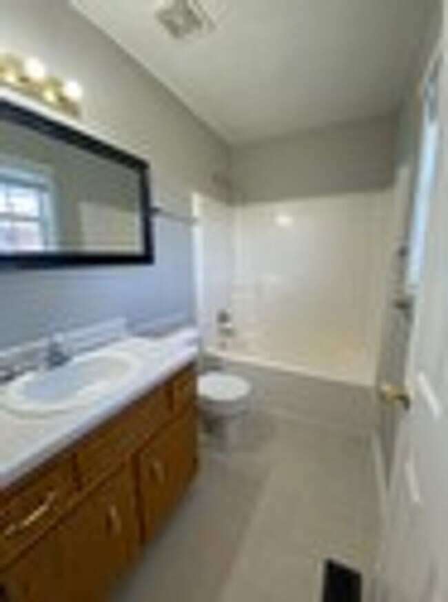 Building Photo - Updated 3BR Home Minutes from Fort Campbell – Fenced Yard & Deck