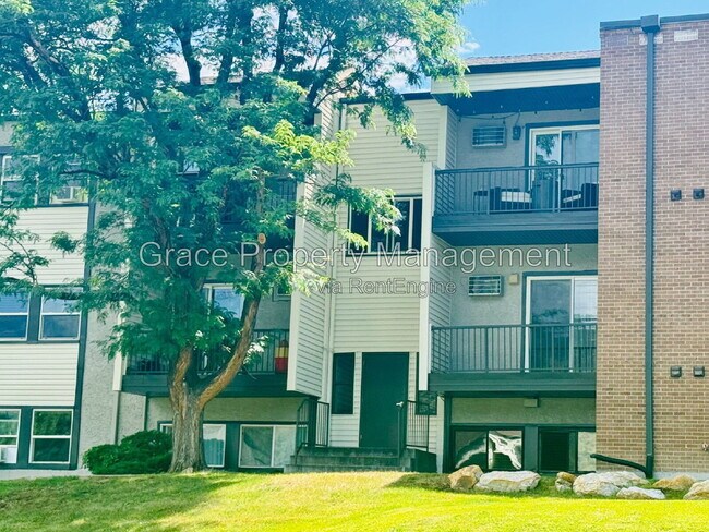 Building Photo - 501 Golden Cir