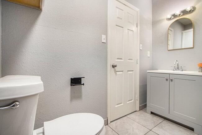Building Photo - 9414 Rosehaven Dr