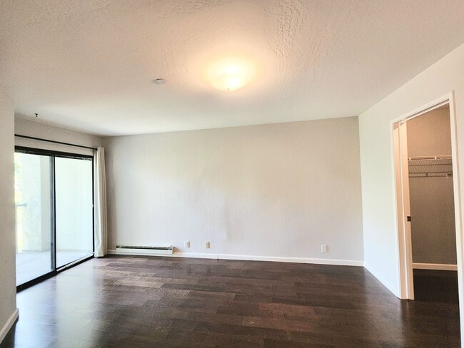 Building Photo - 2 bedroom 2 bath condo home in North San Mateo