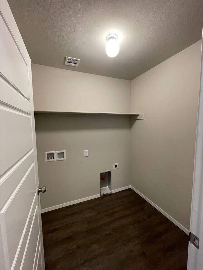 Building Photo - *Pre-leasing* Four Bedroom | Two Bath Home in Bixby