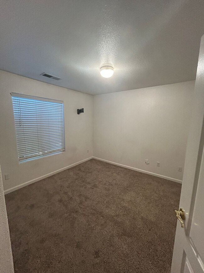Building Photo - 2454 Ranier Way