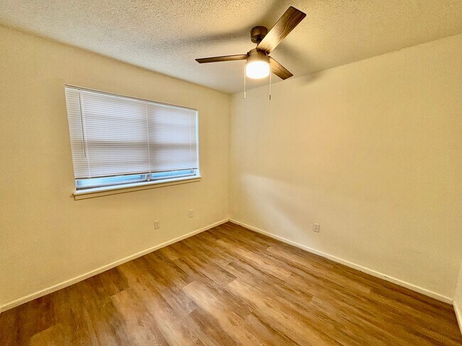 Building Photo - Pre-leasing for February - Updated 3 Bedroom 2 Bathroom Home