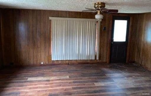 Building Photo - 10537 Cedarwood Rd