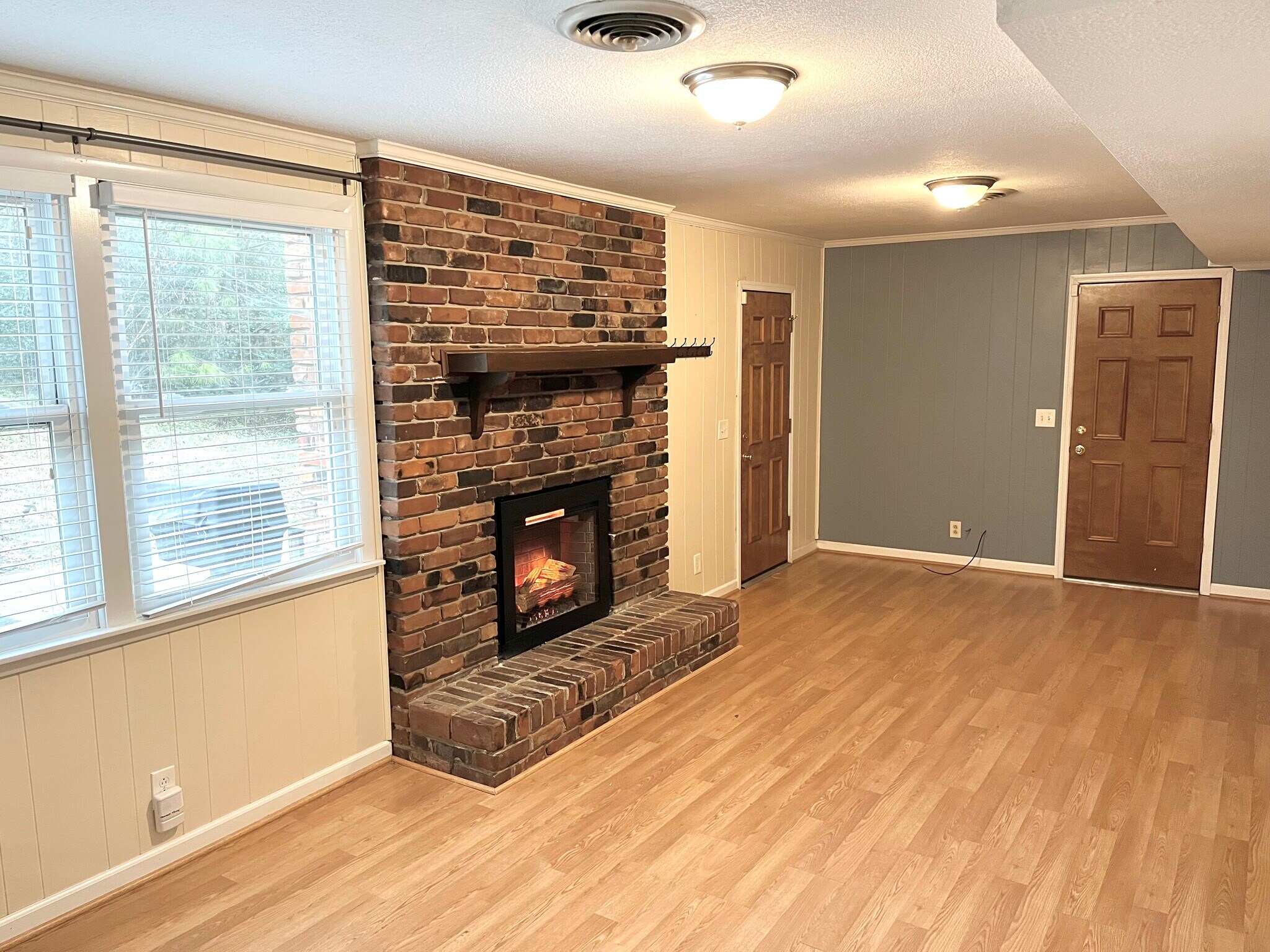 Building Photo - 232 Shawn Dr