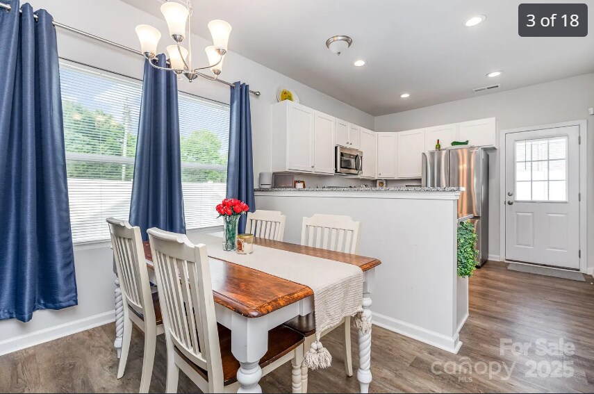 Building Photo - 218 Canina Ln