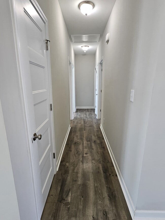 Building Photo - 202 Mutton Dr