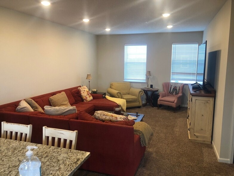 Building Photo - 8773 Granite Ln