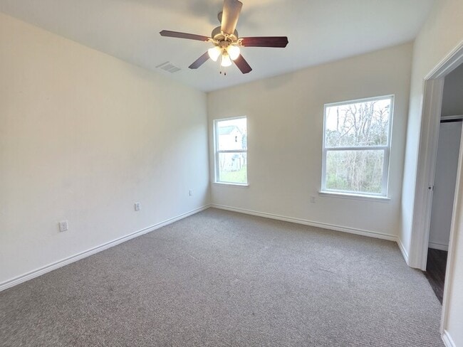 Building Photo - 6110 White Oak Dr