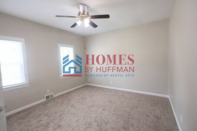 Building Photo - Two Bedroom House