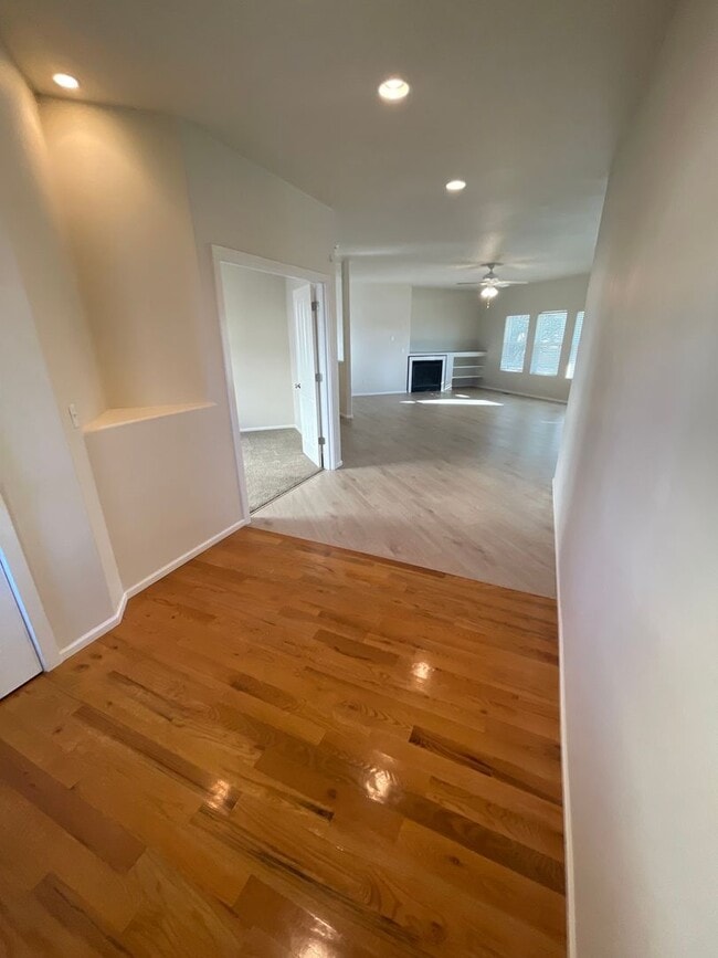 Building Photo - 3 Bedroom Home in North Albany!