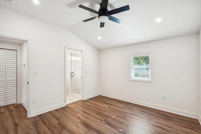Building Photo - 1533 Cantwell St