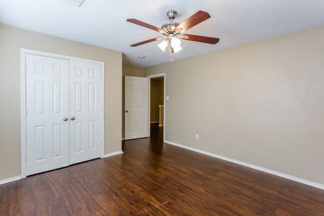 Building Photo - 6926 Shady Ln