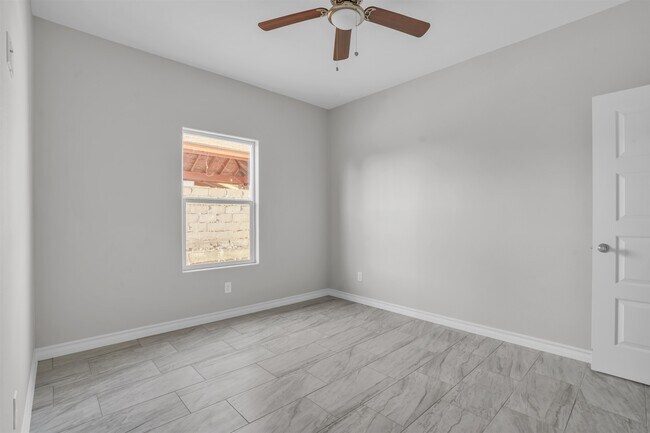 Building Photo - 2707 Sanders Ave