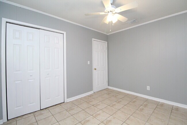 Building Photo - Recently Updated 2-Bedroom Milton Unit Featuring Modern Interior, Functional Layout, Shared Backy...