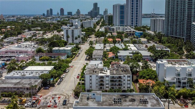 Building Photo - 1580 West Dr