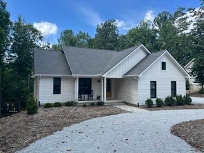 Building Photo - 3767 Laurel Park Hwy