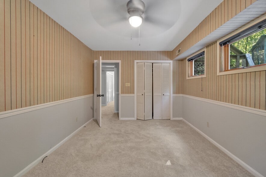 Building Photo - 8205 Knollwood Cir