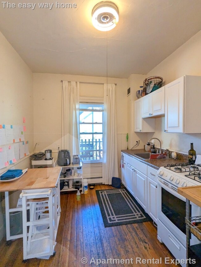 Building Photo - 8 Evergreen Square