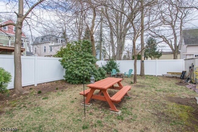 Building Photo - 121 Midland Ave